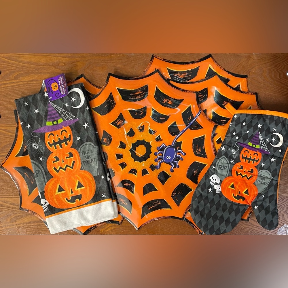 NEW~Halloween~Kitchen Towel•Oven Mitt~4 Spiderweb Placemats Black Orange Vinyl